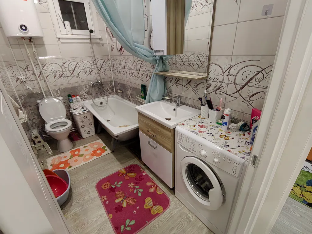 Дом у слияния рек, рядом с историей