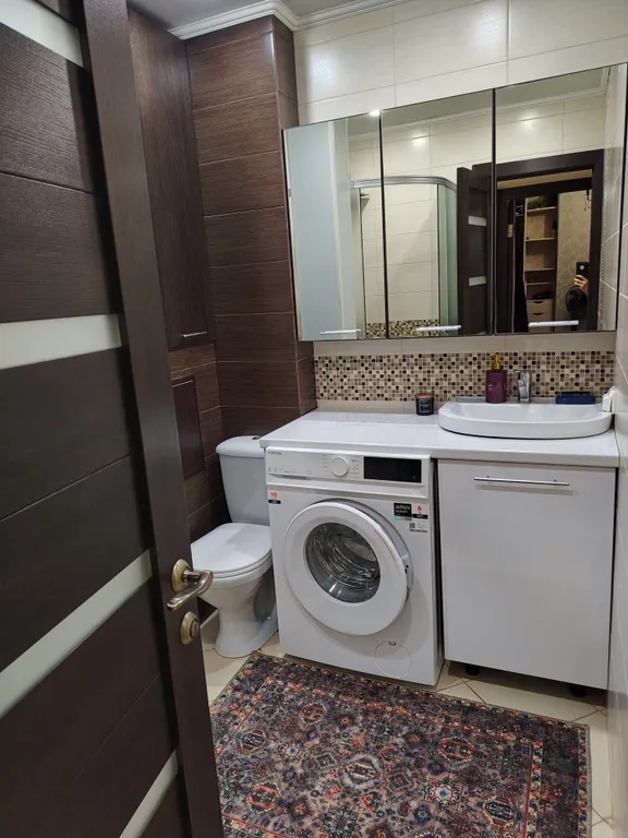 Однокомнатная квартира, зонированная на две зоны.