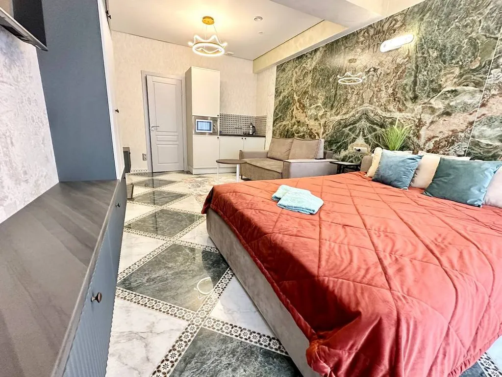 Дизайнерская студия в двух шагах от моря с бассейном