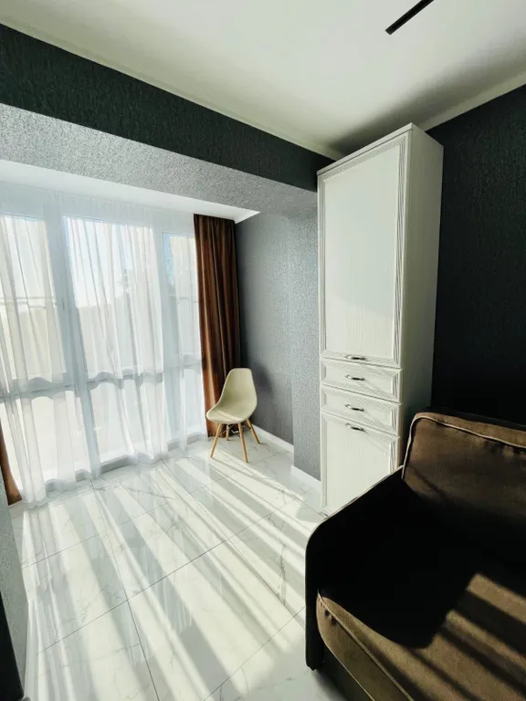 2-комнатная квартира с панорамными окнами и с видом на море