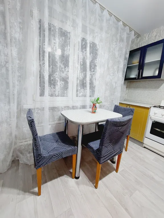 Уютная квартира в хорошем районе города — аренда посуточно в Новокуйбышевск