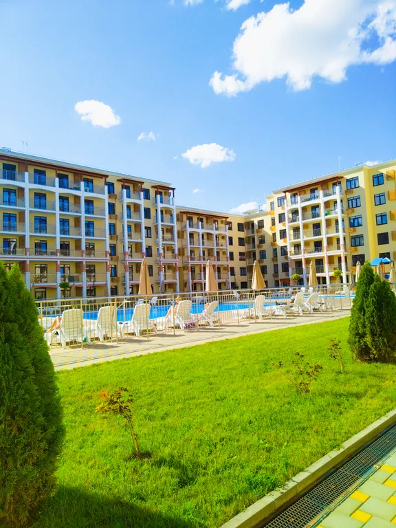 Апартаменты с бассейнами во дворе