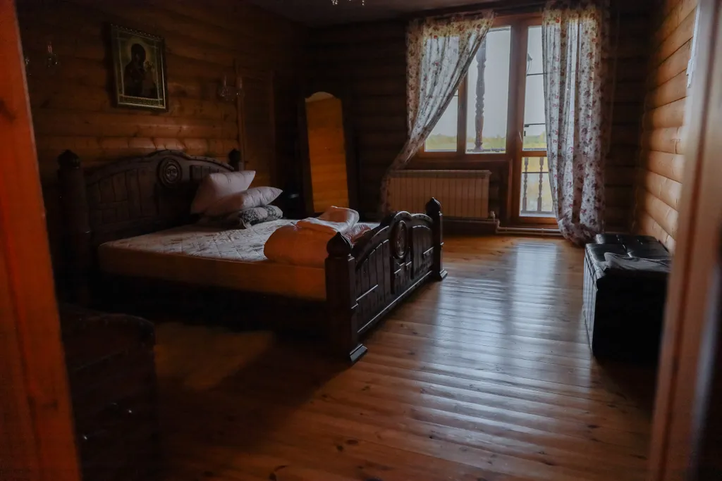 Огромная фамильная усадьба с баней на берегу водохранилища