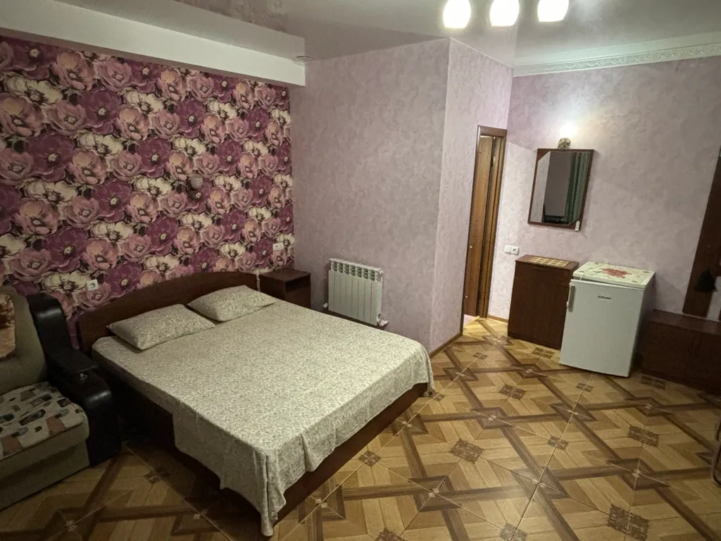 Квартира Номер с балконом — аренда посуточно в Алушта