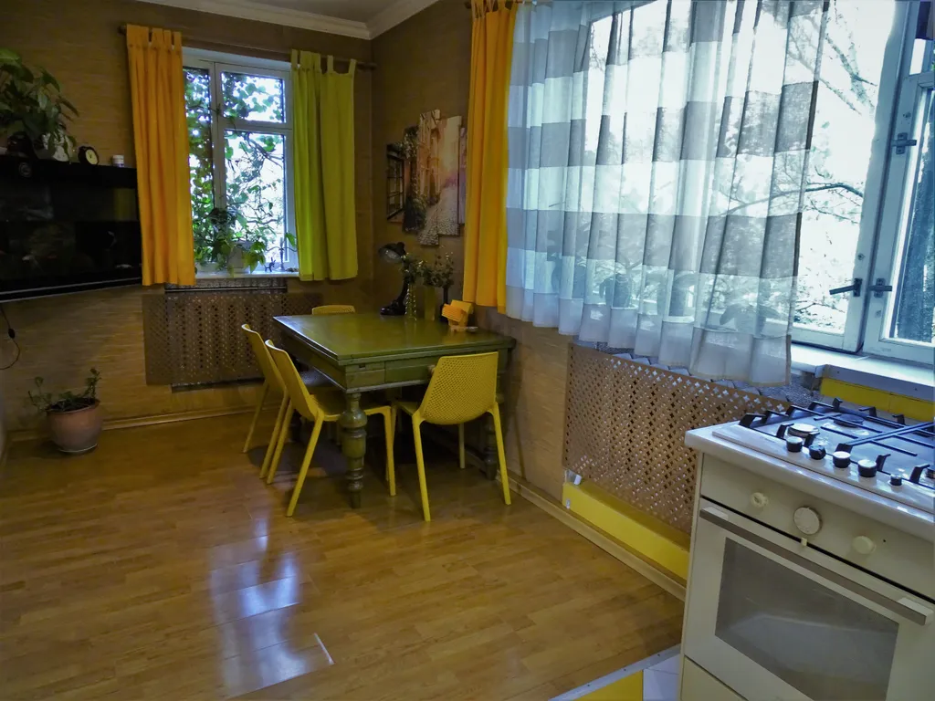 Дом под гнездом