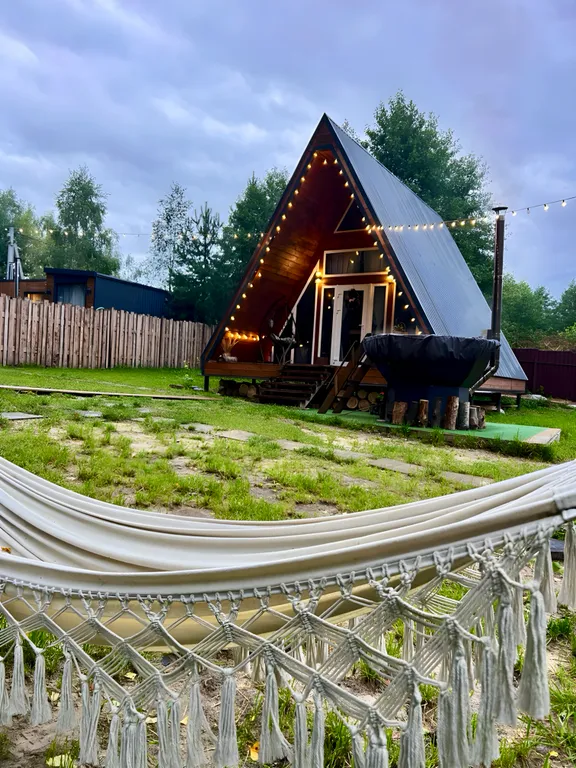 Уютный домик у леса