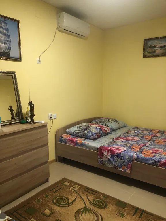 Двухкомнатная квартира со своей ванной комнатой и кухней