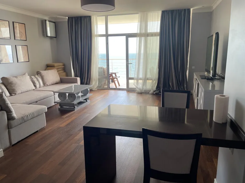 Апарт для семьи из 3 человек на берегу моря, с видовой террасой, кухней