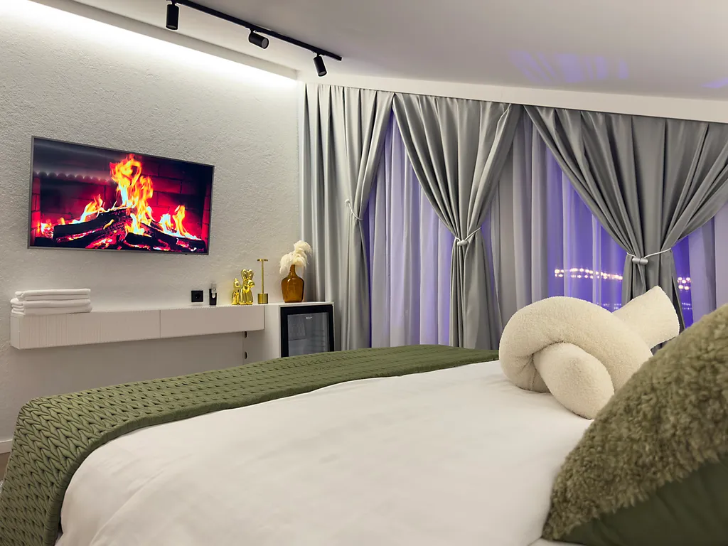 Дом DOUBLE с чаном на террасе