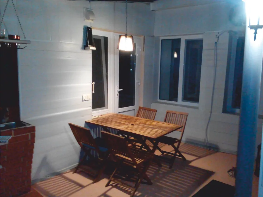 Уютный дом с отдельным двором, зоной барбекю и парковочным местом