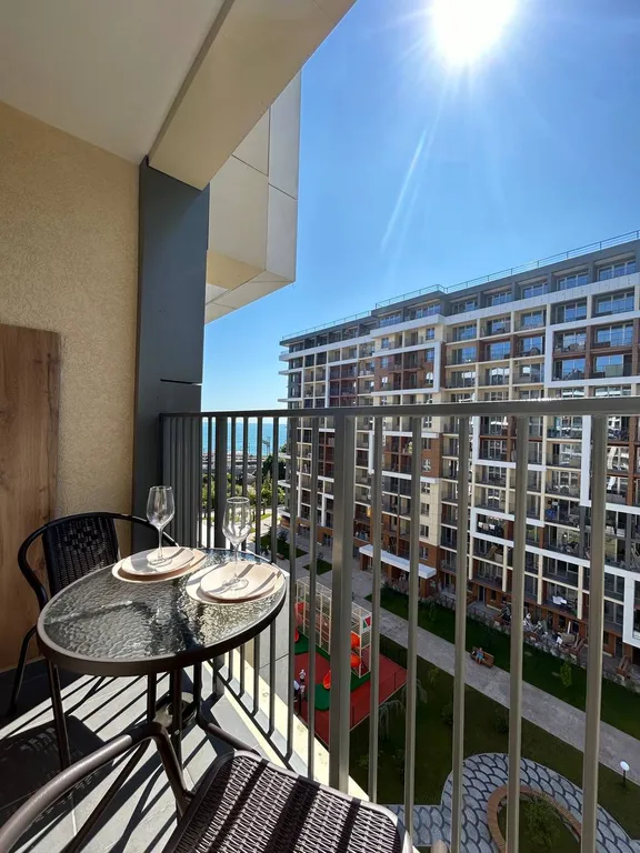 Двухкомнатная квартира на берегу моря