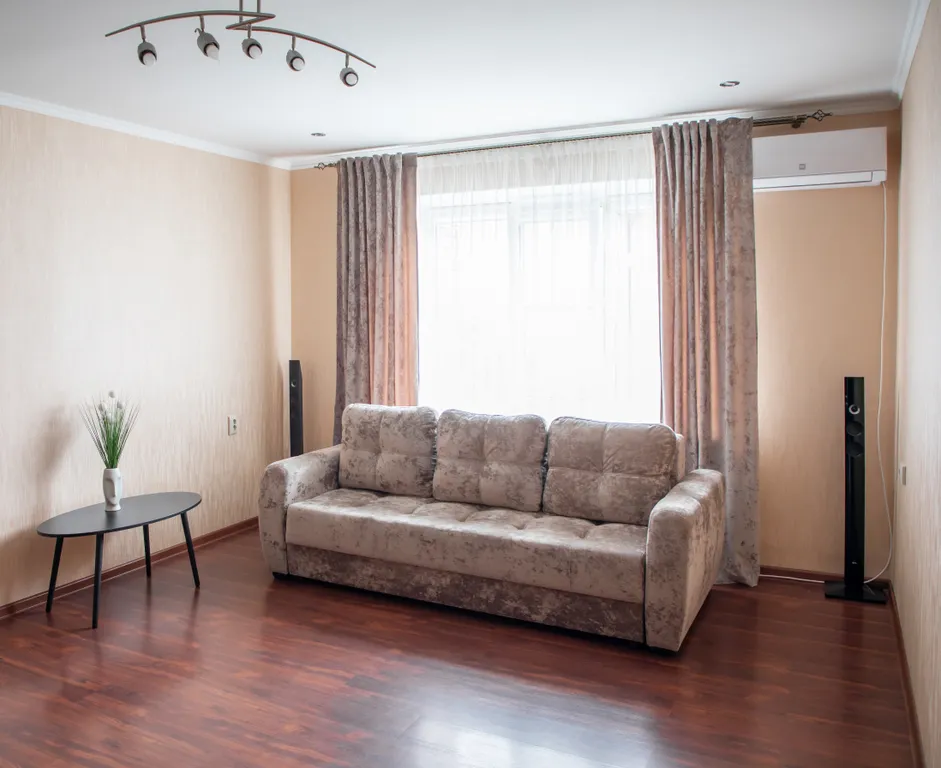 Уютная квартира в элитном районе с видом на озеро в парке имени Кирова