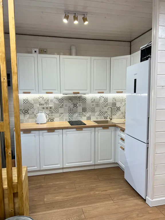 Новый дом с собственной территорией и видом на горы