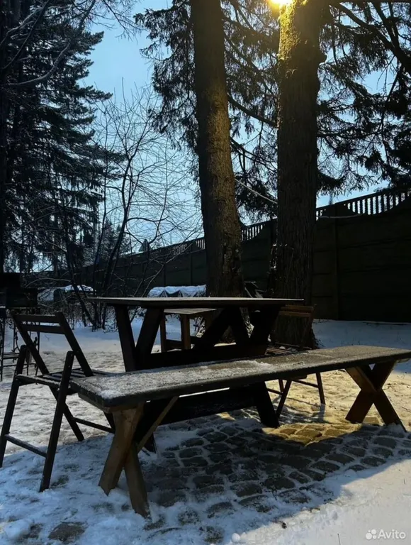 Коттедж в деревнем хвойном лесу