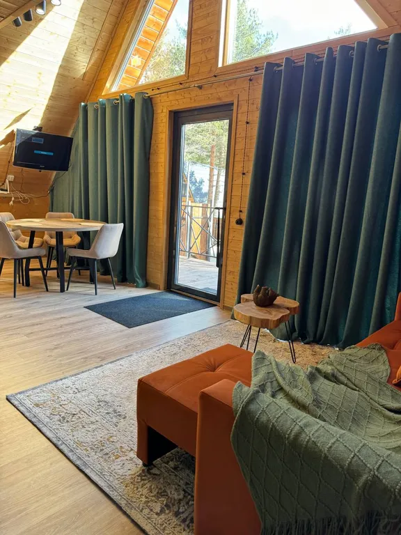 Новый современный дом в лесной зоне