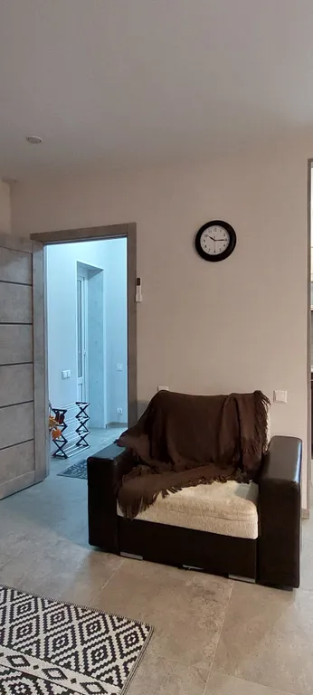 Уютный дом в черте города для комфортного отдыха в лесной местности