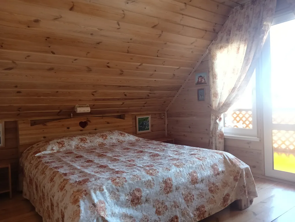 Домик на берегу Оки на территории сельской усадьбы Варежка