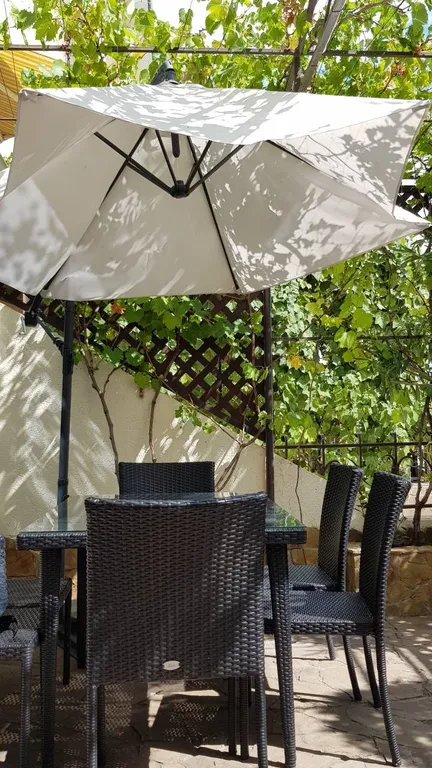 Апартамент у самого моря с двориком