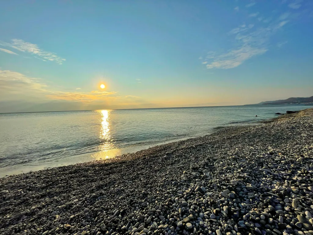 Не студия, отдельная спальня + видно море из окна