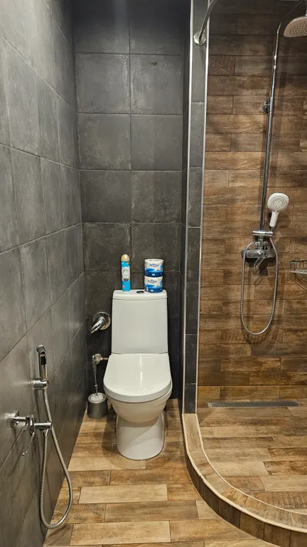 Просторная, светлая квартира с двумя спальнями, малый центр