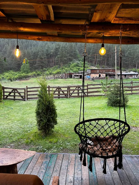 Уютный домик под лесом