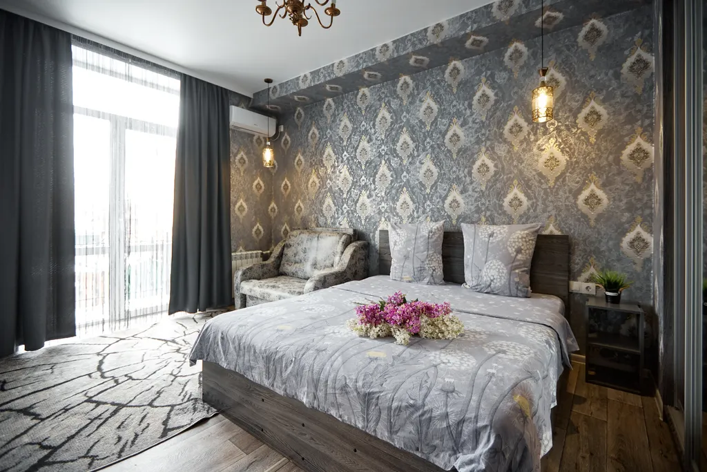 Студия с кованным балконом в историческом центре