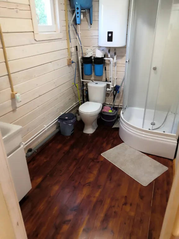 Домик с балконом