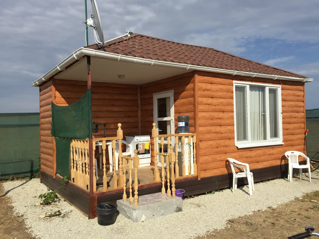 Коттедж Домик с верандой — аренда посуточно в Штормовое