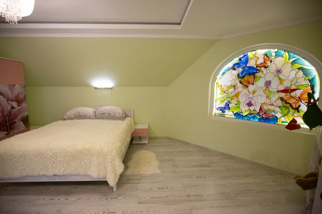 Большой трехэтажный дом