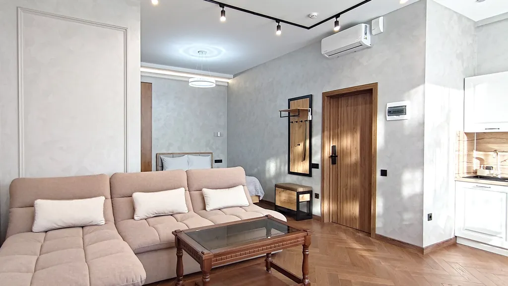 Панорамная студия с видом на горы в центре Красной Поляны. Балкон.