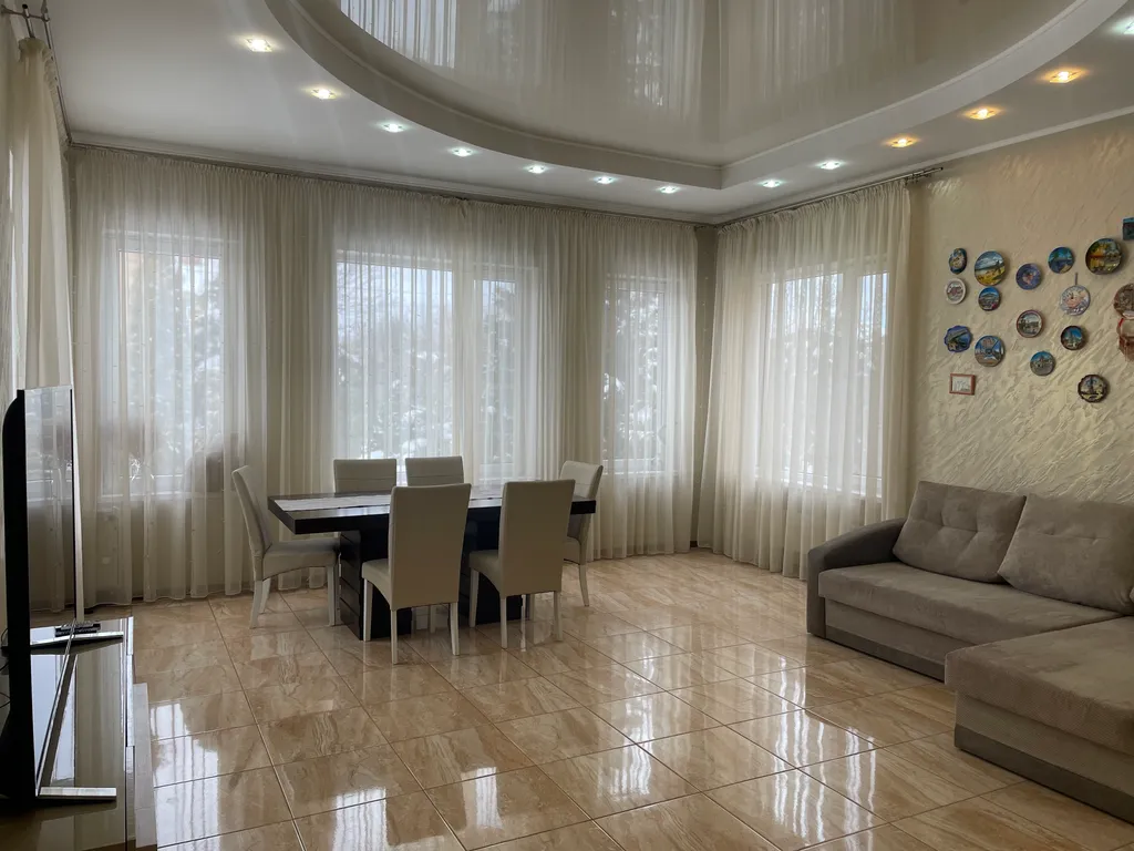 Комфортный дом недалеко от центра города