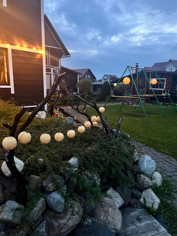 Дом с баней на берегу озера, в черте города