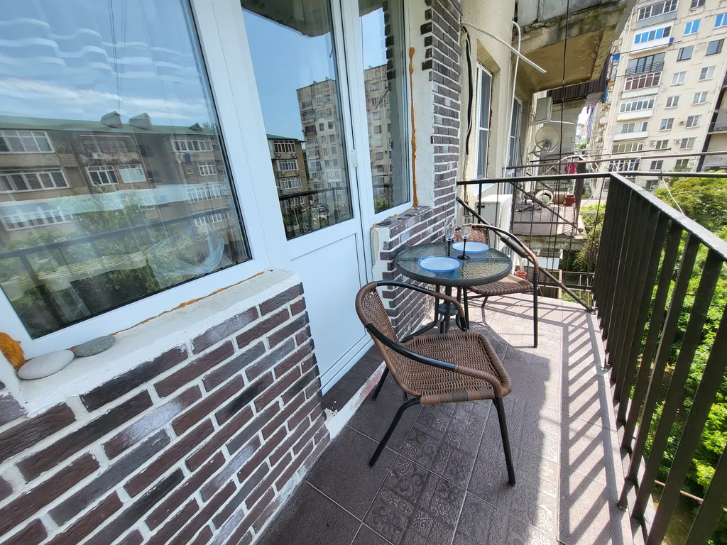 Уютная квартира со стильным балконом — аренда посуточно в Гагра