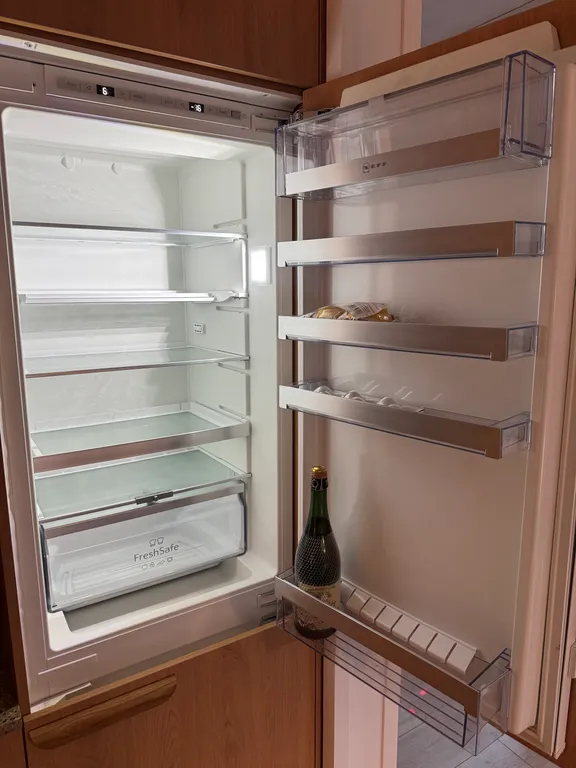 Дом в лесу рядом с озером