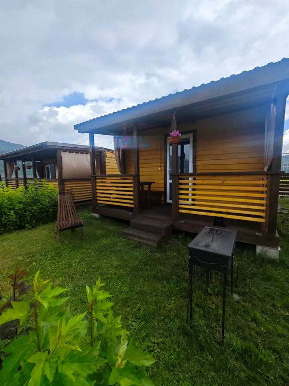 Домик с видом на горы