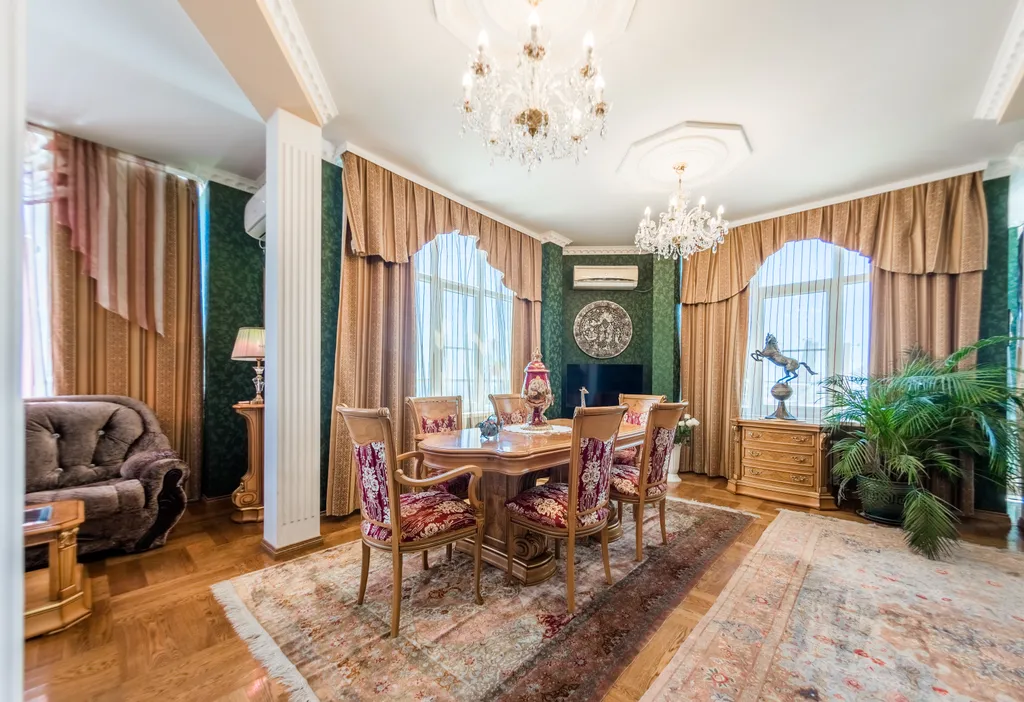 Пентхаус с бассейном и видом на море