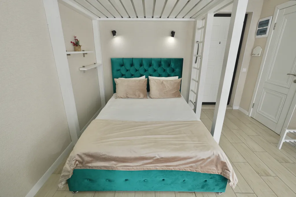 Светлая студия с панорамным окнами на горы напротив отеля Мариотт