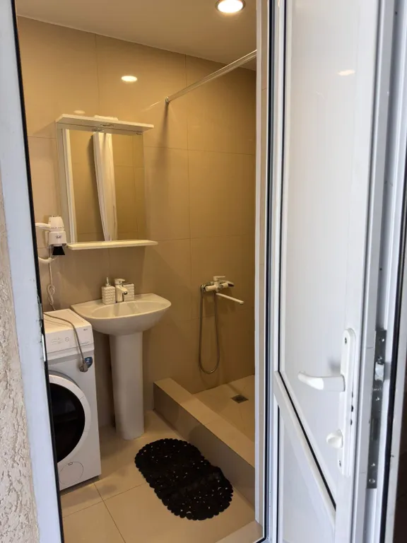 Уютный дом на берегу моря