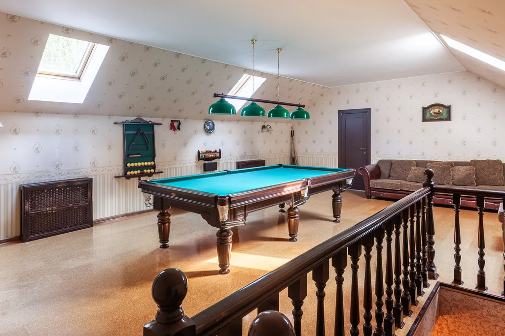 Загородный дом с бассейном, сауной и собственным лесом на участке