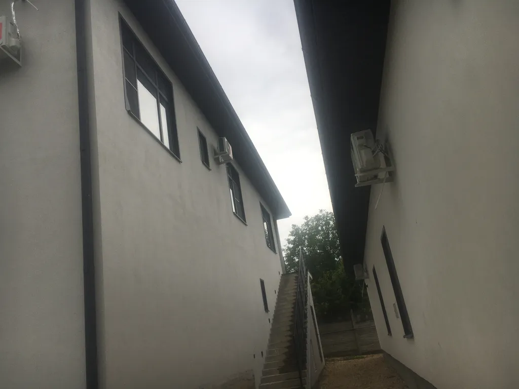 Номер люкс с видом на горы и всегда теплым бассейном