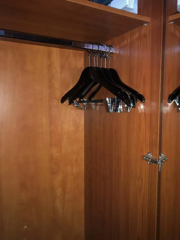 Уютный стандарт с видом на монастырь, Колокола