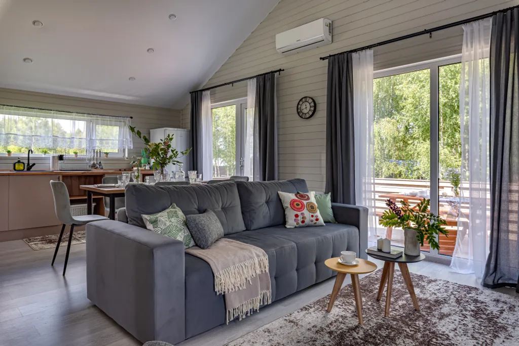 Алтайский - дом с костровой чашей и колонкой Алиса