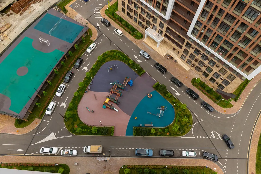 Большая современная студия у моря с видом на горы