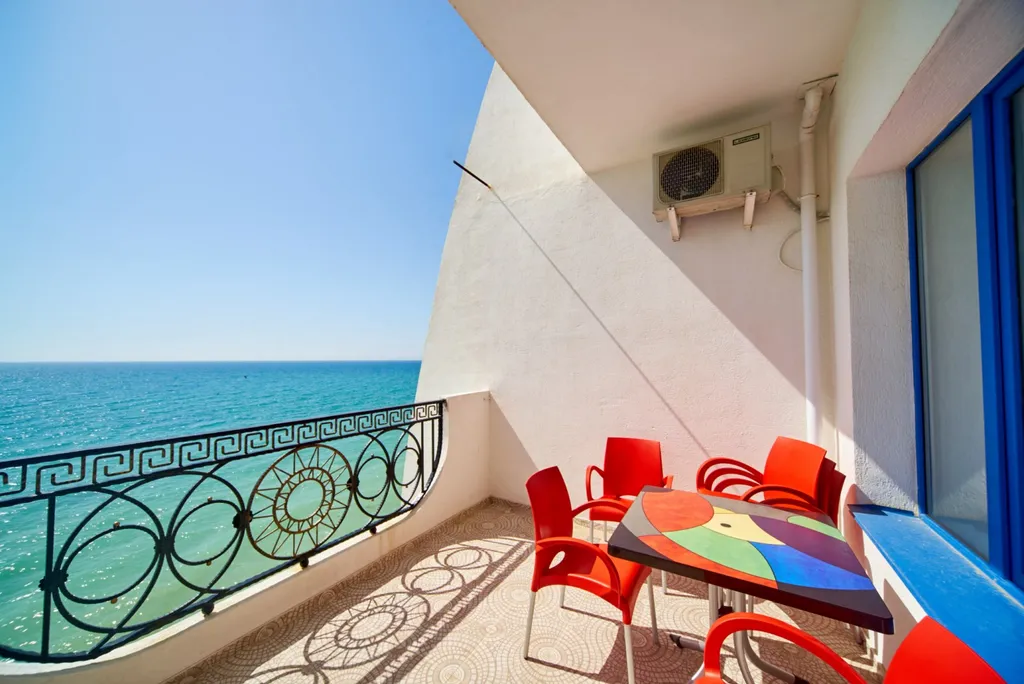 Апартаменты с видом на море в комплексе Наш Парус