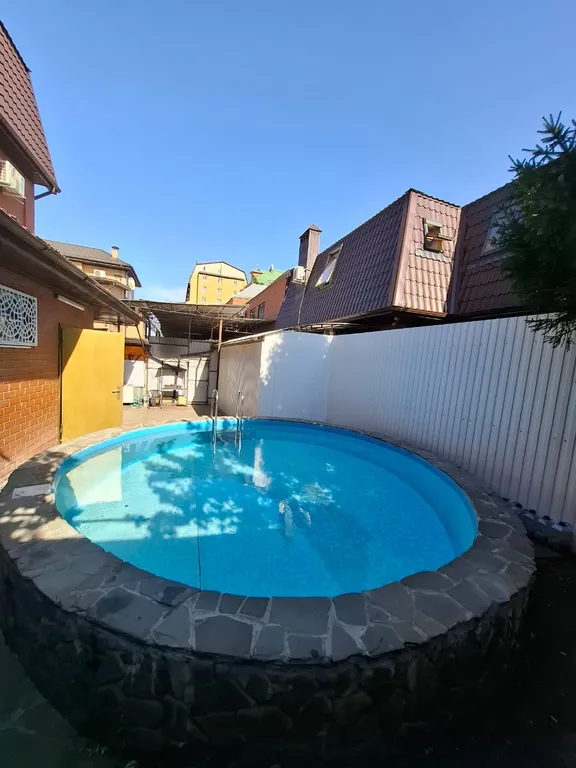 Коттедж под мероприятия с бассейном и баней