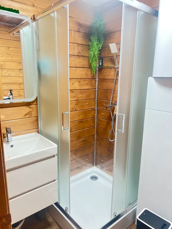 Дом с баней и горячей купелью на дровах