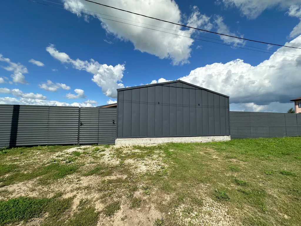 Стильный современный дом для отдыха на природе