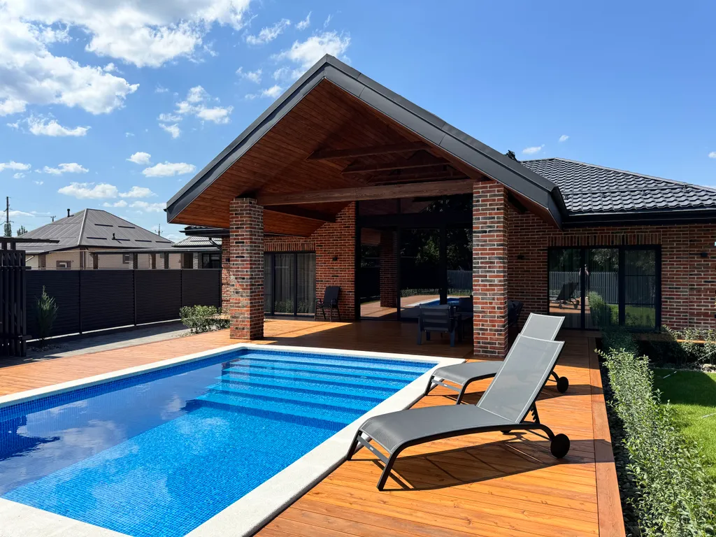 Вилла с бассейном и сауной вблизи леса