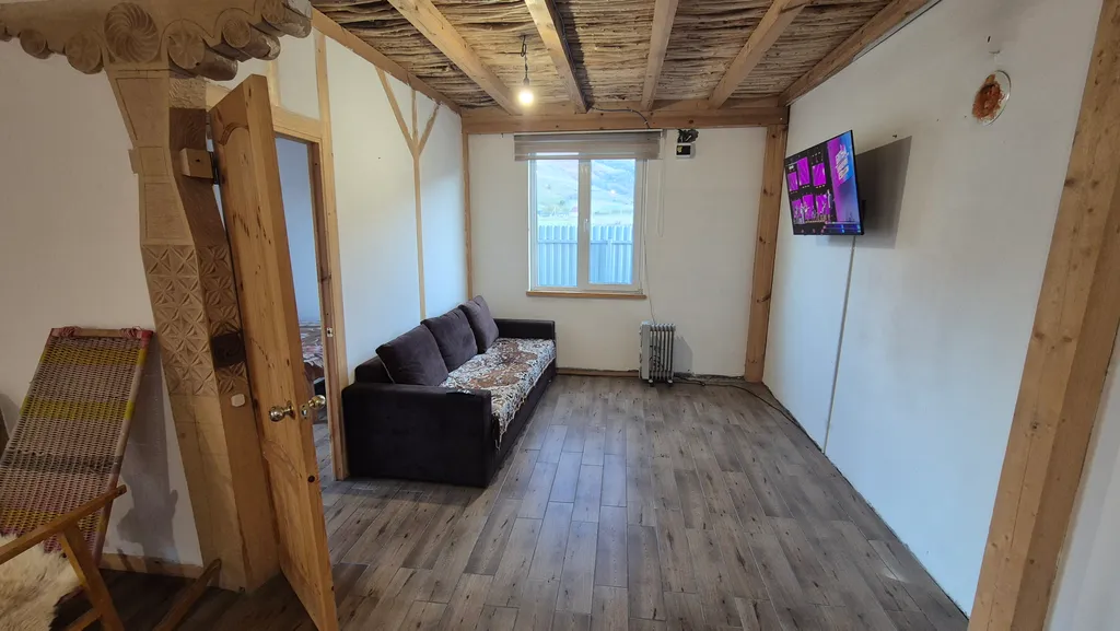 Домик с камином в горах