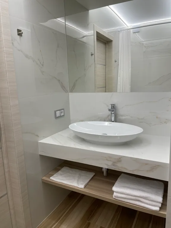 Двухкомнатная квартира в центре города с видом на набережную